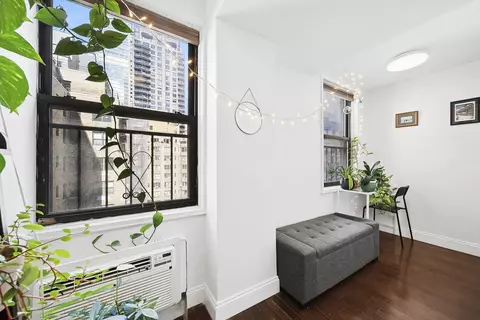 141 E 55th St #10A, New York, NY 10022