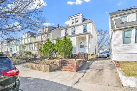 48-26 207th St, New York City, NY 11364