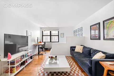 130 E 18th St #8R, New York, NY 10003