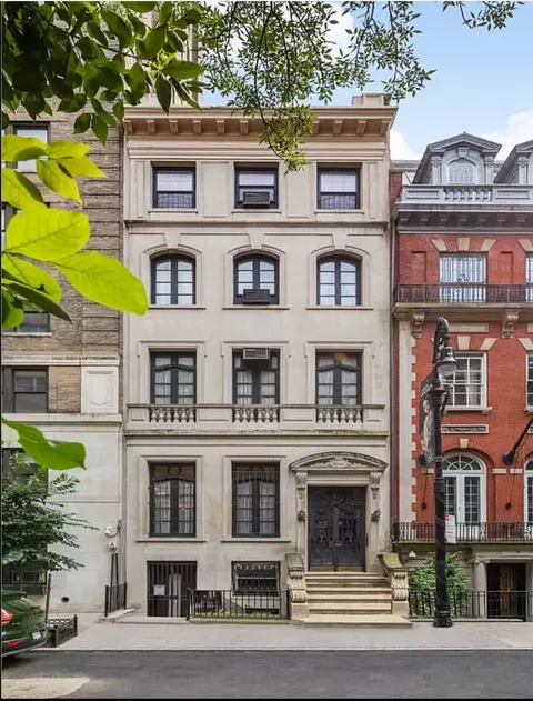 18 E 76th St, New York, NY 10021