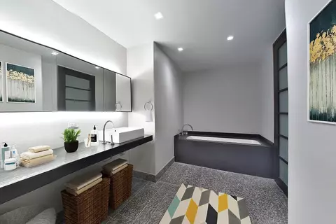 Bath - 20 Pine St #910, New York, NY 10005 photo 2 of 4