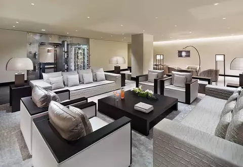Living - 20 Pine St #910, New York, NY 10005 photo 2 of 3