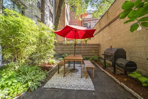 22 Irving Pl #1A, New York, NY 10003