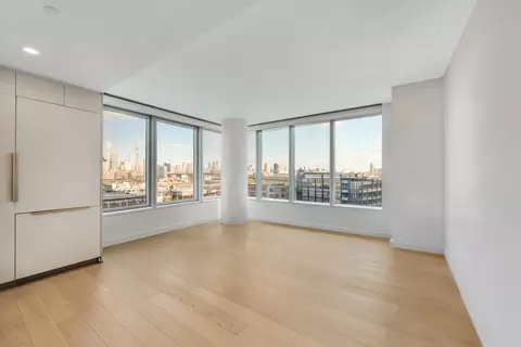 3 Court Sq #902, New York City, NY 11101