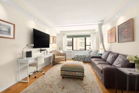 210 E 47th St #9J, New York, NY 10017