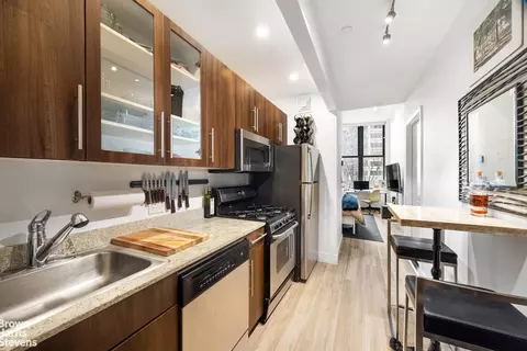 1 Wall Street Ct #203, New York, NY 10005