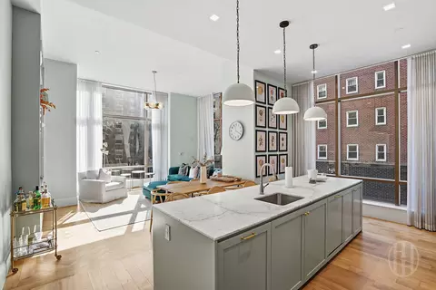 215 E 19th St #2B, New York, NY 10003