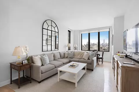 101 W 24th St #19C, New York, NY 10011