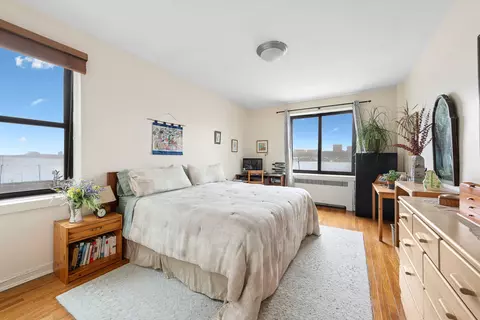 159-00 Riverside Dr W #3L, New York, NY 10032