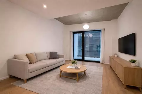 Living - 98 Front St #6-E, Brooklyn, NY 11201 photo 2 of 5