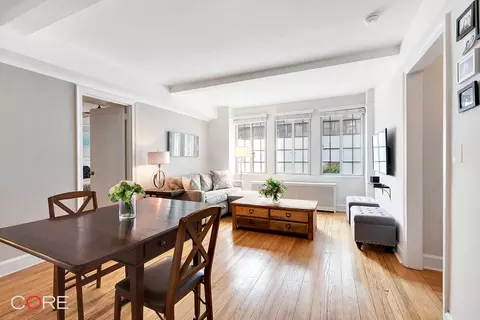 321 E 43rd St #109, New York, NY 10017