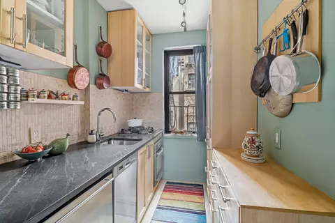 349 E 49th St #4A, New York, NY 10017
