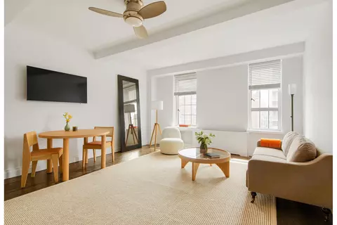 410 W 24th St #15C, New York, NY 10011