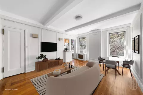 325 W 45th St #401, New York, NY 10036