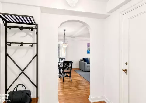 220 E 73rd St #9H, New York, NY 10021