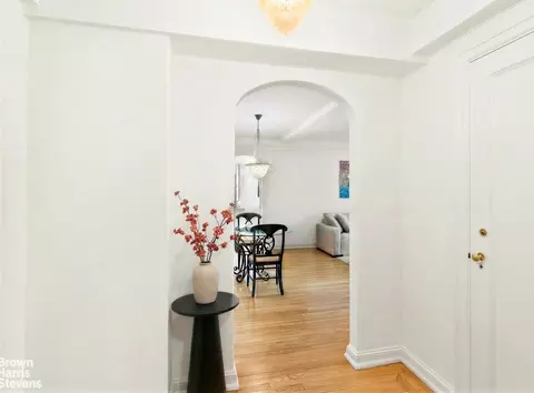 220 E 73rd St #9H, New York, NY 10021