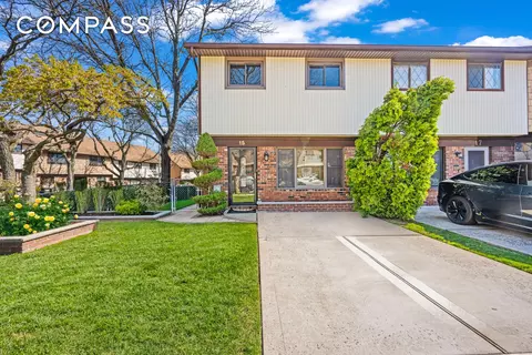 15 Hickory Cir, Staten Island, NY 10312