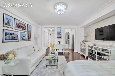 310 E 49th St #1E, New York, NY 10017