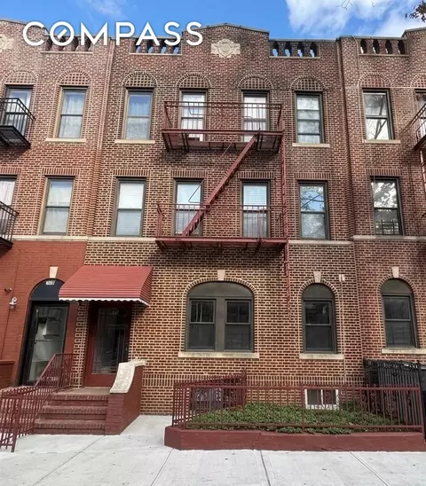 555 80th St, Brooklyn, NY 11209