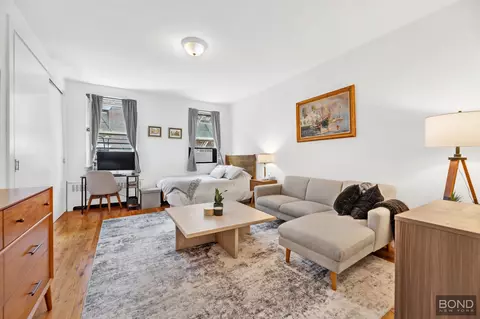26 Bedford St #2B, New York, NY 10014