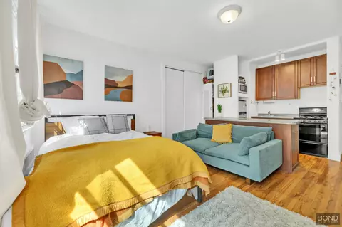 26 Bedford St #2A, New York, NY 10014