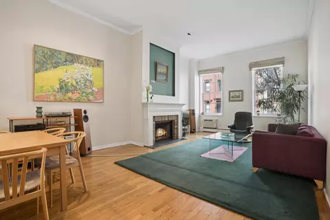 334 W 19th St #PARLORB, New York, NY 10011