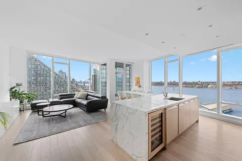 30 Riverside Blvd #21M, New York, NY 10069
