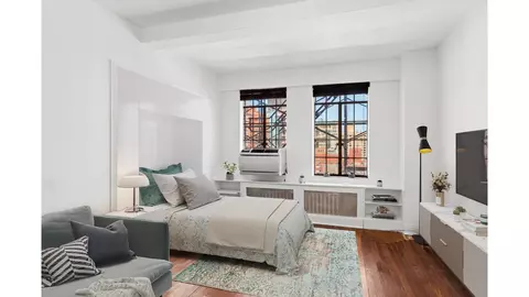 320 E 42nd St #2505, New York, NY 10017