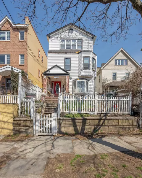 11-29 30th Rd, New York City, NY 11102
