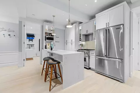 321 W 78th St #1E, New York, NY 10024