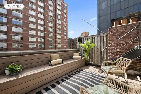 237 W 19th St #B, New York, NY 10011