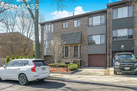 97 Dogwood Ln #1, Staten Island, NY 10305