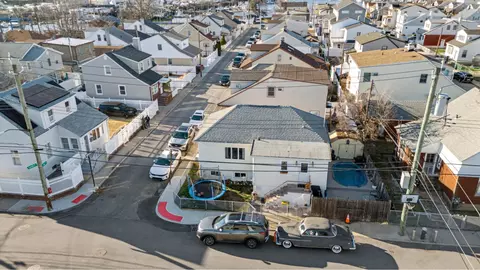 26 Ira Ct, Brooklyn, NY 11229