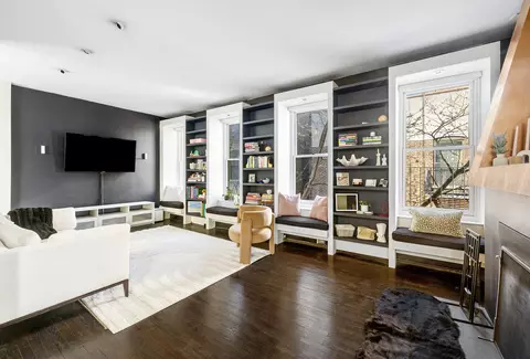 325 W 52nd St #PHD, New York, NY 10019