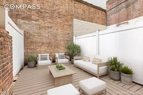 431 W 54th St #1D, New York, NY 10019