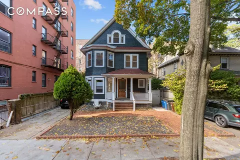 428 E 18th St, Brooklyn, NY 11226