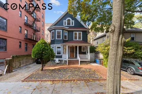 428 E 18th St, Brooklyn, NY 11226
