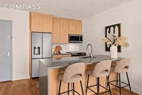40 Schaefer St #2A, Brooklyn, NY 11207
