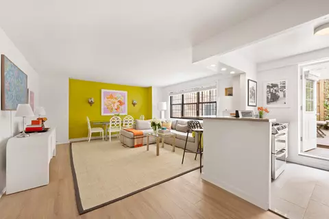 201 E 28th St #2R, New York, NY 10016