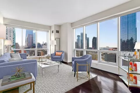 350 W 42nd St #15L, New York, NY 10036