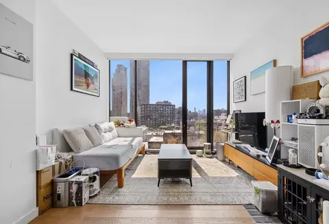 21-30 44th Dr #PH-F, New York City, NY 11101