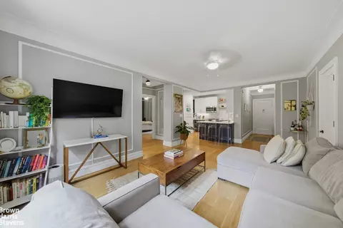 250 W 75th St #5C, New York, NY 10023