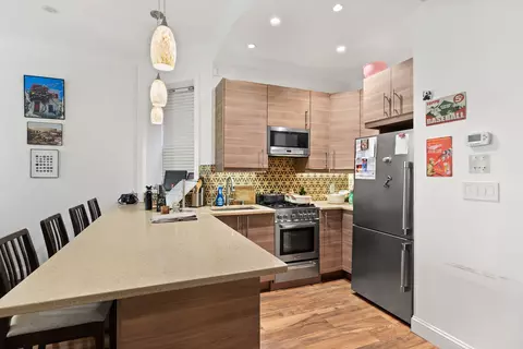 634 E 14th St #4, New York, NY 10009