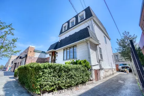 48-11 37th St, Long Island City, NY 11101