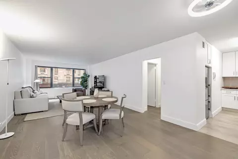 77 W 55th St #2H, New York, NY 10019