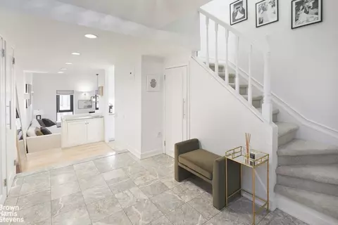 135 W 70th St #2G, New York, NY 10023