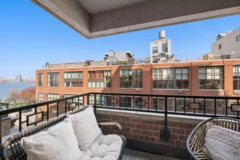 366 W 11th St #6G, New York, NY 10014