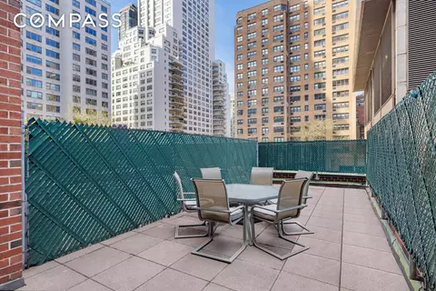 301 E 62nd St #2B, New York, NY 10065