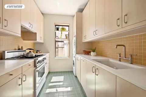 446 15th St #4L, Brooklyn, NY 11215