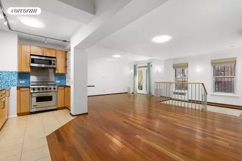 210 W 19th St #1F, New York, NY 10011